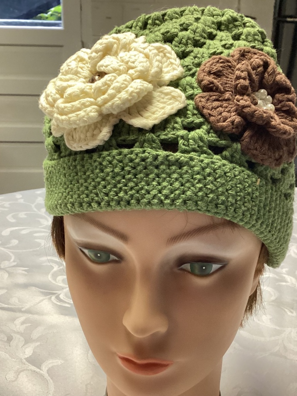 KNIT HAT OR ATE ADORABLE GREENS.